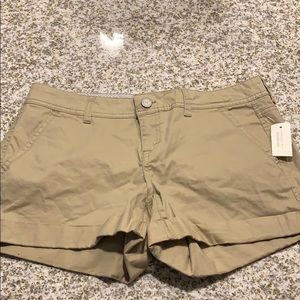 Aero khaki shorts size 8! NWT ❤️